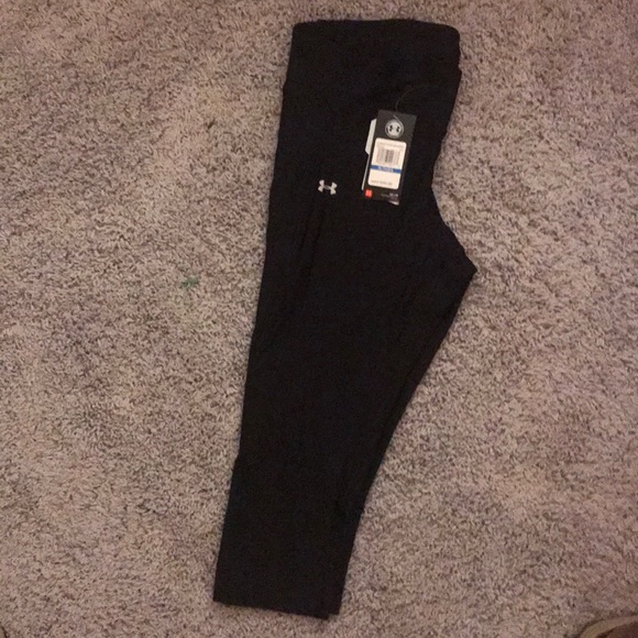 Under Armour Fly-By Capri. Black. - Picture 3 of 7